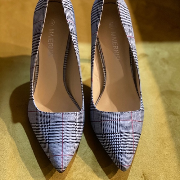 Heels - Picture 4 of 5